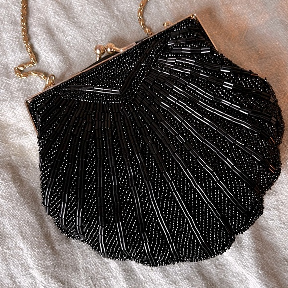 Source Unknown Handbags - Vintage Black Beaded Clamshell evening bag with snake chain strap. EUC